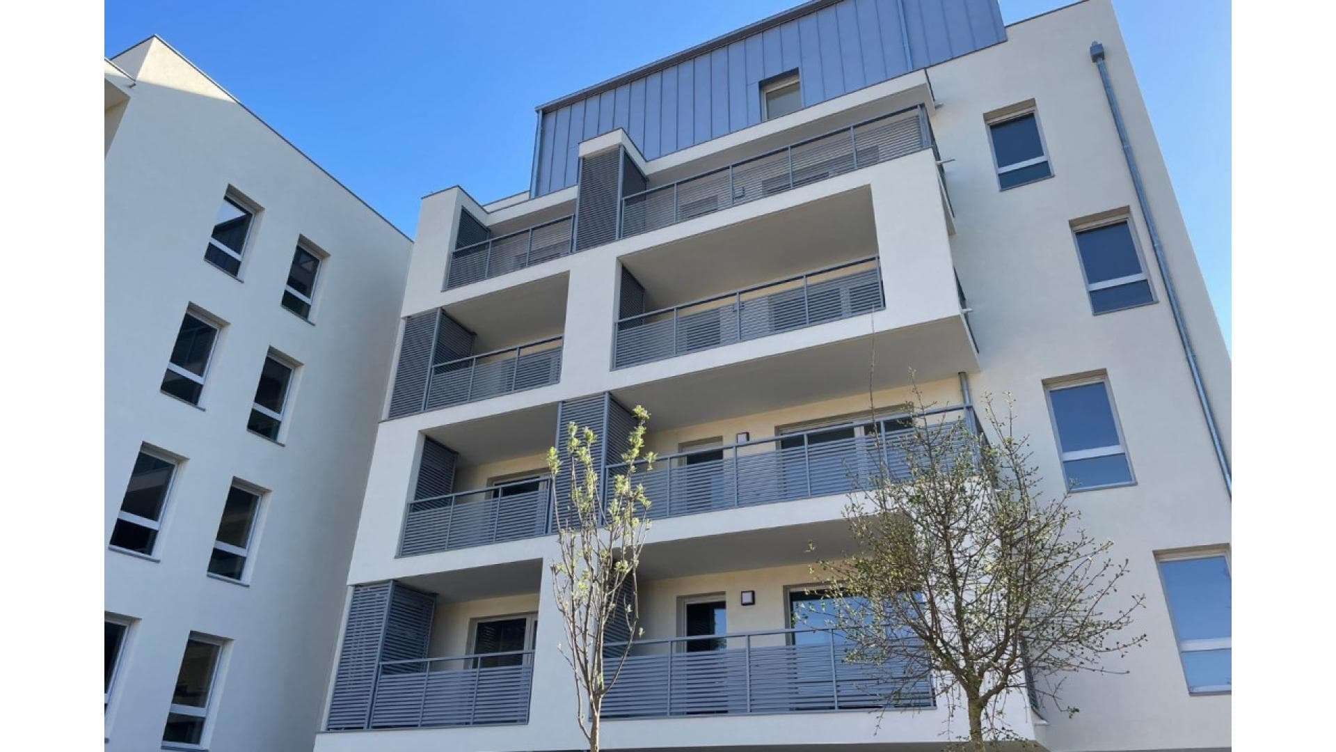 Saint-Priest — Situé à Saint-Priest, ce logement de trois pièces se trouve au dernier étage d'une résidence récemme... — Miniature 16