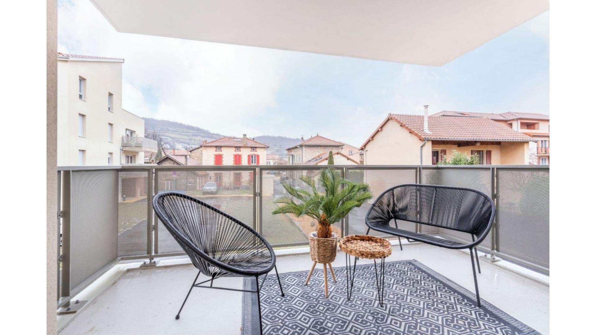 Ste Foy L Argentiere — Située au cœur des Monts du Lyonnais, cette nouvelle résidence s’implante dans un environnement priv... — Miniature 12