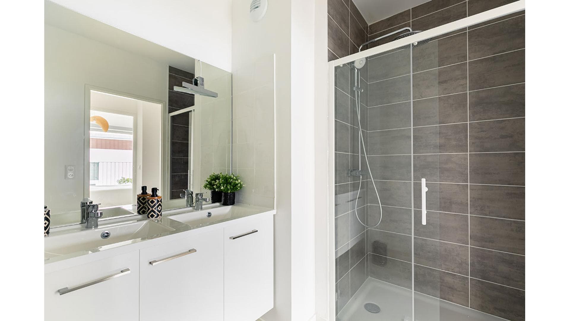 Bordeaux — Située dans le quartier de La Bastide à Bordeaux, cette résidence à taille humaine propose 27 logeme... — Miniature 2