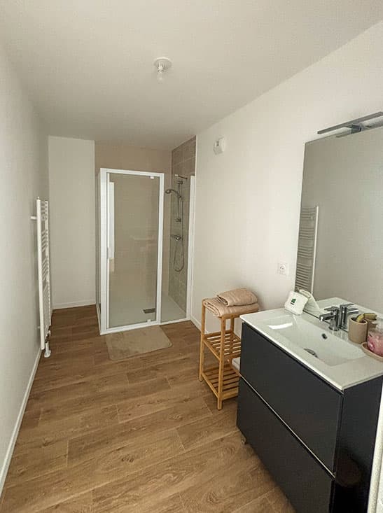 Ifs — Idéalement située au cœur d’un quartier paisible, cette résidence à taille humaine propose douze app... — Miniature 6