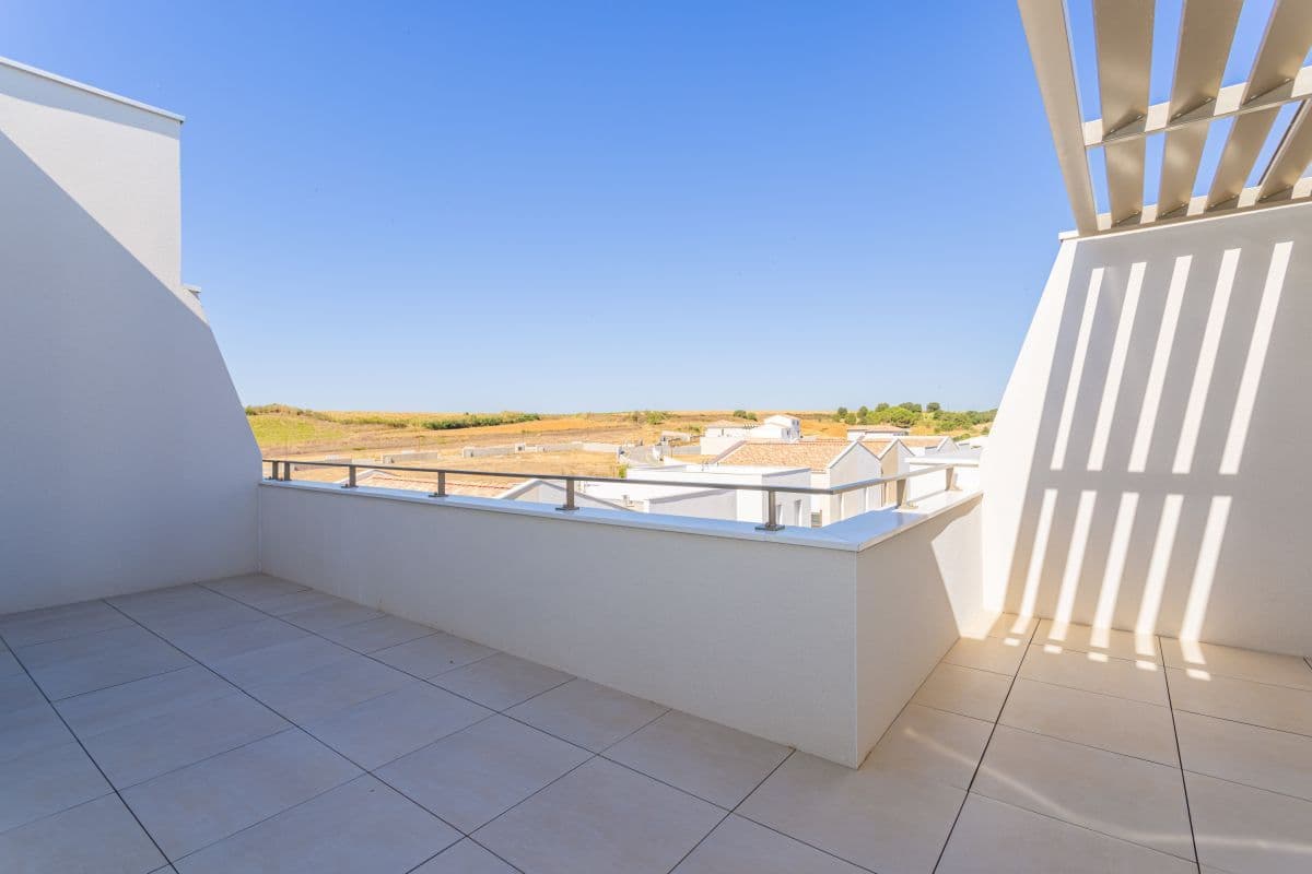 Sauvian — Située à proximité immédiate de Béziers et à seulement quelques kilomètres des plages méditerranéenn... — Miniature 9