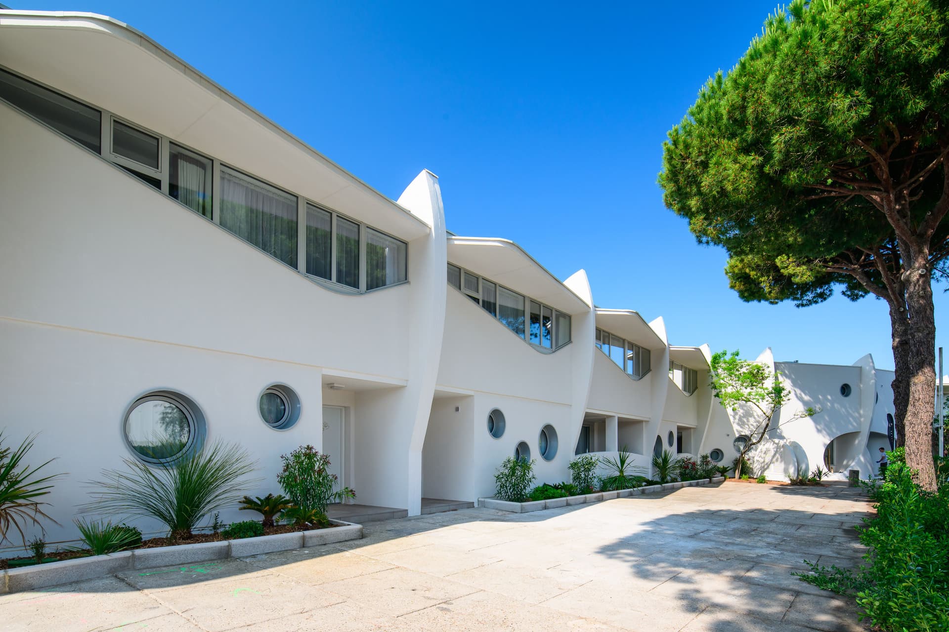 la Grande Motte — Située à proximité immédiate de la Petite Camargue, cette station balnéaire réputée séduit chaque an... — Miniature 4