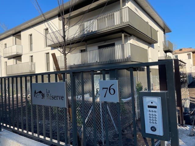 Pessac — Implantée dans le quartier Le Monteil à Pessac, cette nouvelle résidence propose 21 appartements rép... — Miniature 4