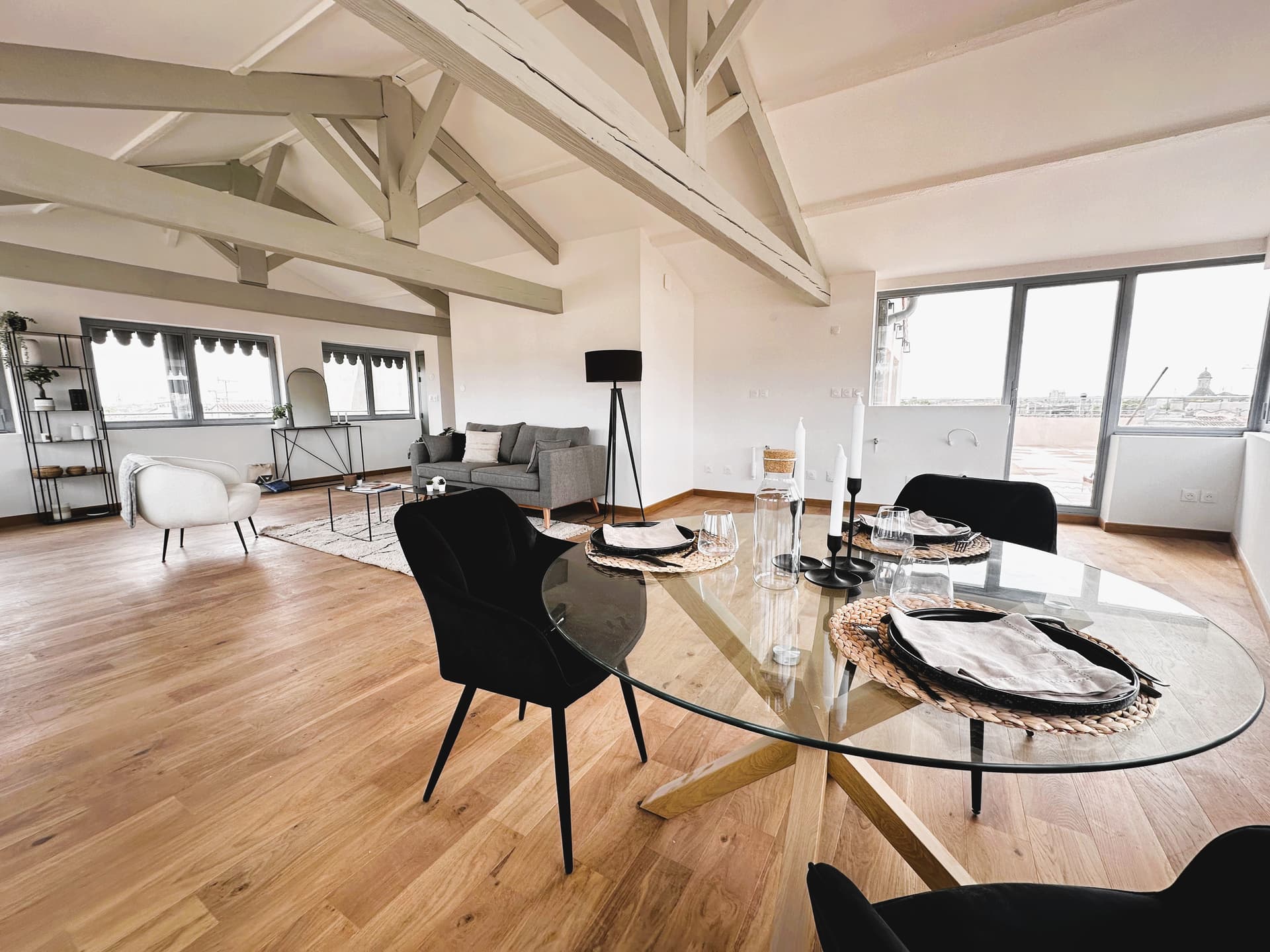 Nîmes — Située au cœur du centre historique de Nîmes, cette résidence offre un cadre de vie privilégié, mêla... — Miniature 7