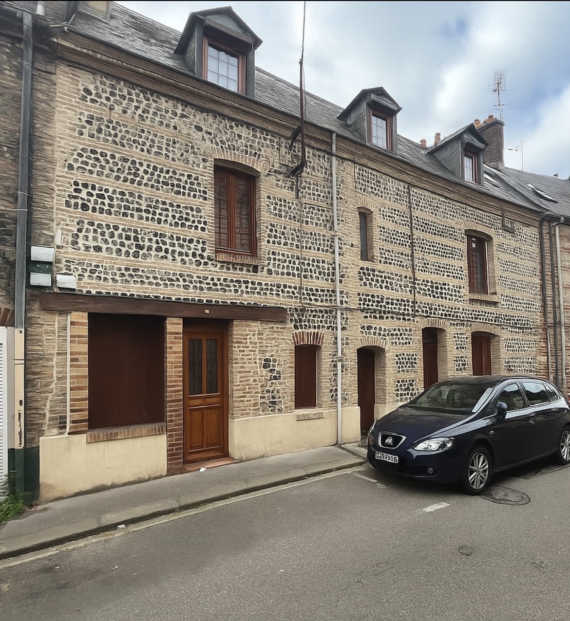 Dieppe — Situé au cœur de Dieppe, ce projet de réhabilitation propose la transformation d’un immeuble ancien ... — Photo 1